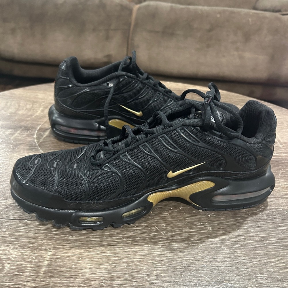 Nike Men's Black and Gold Sneakers - Picture 3 of 7